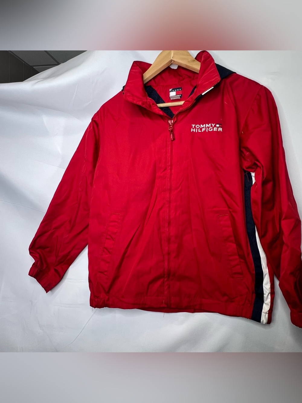 Vintage Tommy Hilfiger Collar Spellout Full Zip Hood Windbreaker Jacket YOUTH M